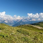 Ausblick auf die Gadertaler Dolomiten während des Anstiegs auf den Campill