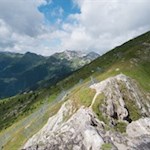 Der seilgesicherte Gipfelgrat des Schönberg