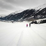 Auf sanften Wegen durch die verschneite Tallandschaft