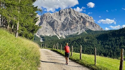 Vor der Kulisse des Zehner zur Ütia da Rit