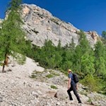 In zahlreichen Serpentinen zur Croda da Lago Hütte