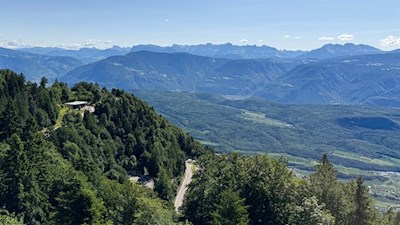 Ausblick auf die Mendelpassstraße vom Mendelpass