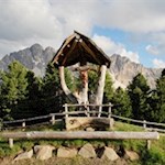 Der Dolomiten Panoramaweg führt durch eine idyllische Landschaft