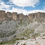 Vor der Kulisse des Mont de Seura zweigt der Wandersteig ins Chedultal ab