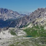 Unterwegs erschließen sich traumverlorene Ausblicke auf die Drei-Zinnen Hütte und die Hohe Gaisl
