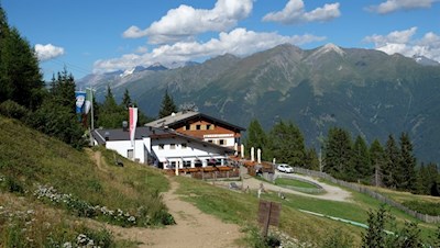 Auf dem Rückweg lädt das Sterzingerhaus zur Einkehr