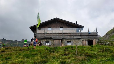 Der Rückweg führt an der Brixner Hütte vorbei
