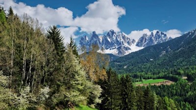 Die anmutigen Villnösser Geisler umrahmen das Villnösstal