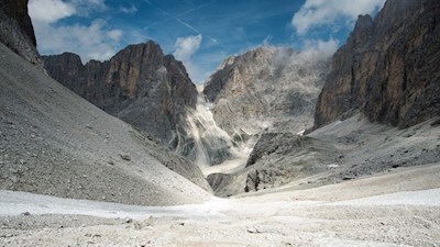 Anstieg durch den kargen und zugleich imposanten Grasleitenkessel