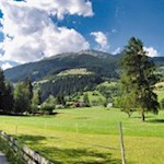 Mit Blick auf die Telfer Weißen führt der Radweg nach Mareit