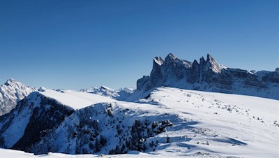 Winteridylle auf der Raschötz mit Blick auf die Geislerspitzen