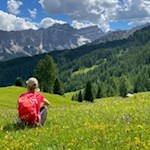 Zwischenrast mit Blick auf den Zwölferkofel, den Puez und den Piz Duleda