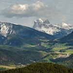 Unser Blick fällt auf Kastelruth, die Raschötz und die Villnösser Geisler