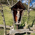 Flurkreuz samt Aussichtsbank am Panoramaweg