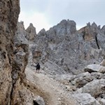 Durch ein Gewirr aus Felstürmen und Steinblöcken zur Gamsstallscharte