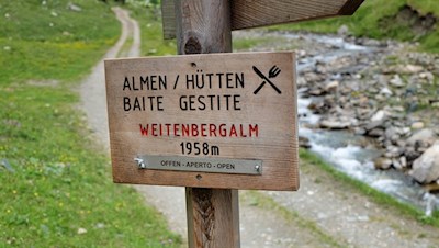Den Sommer über lädt die Weitenbergalm zur Einkehr ein