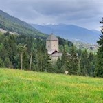 Schloss Schöneck oberhalb von Kiens