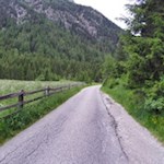 Zunächst ist die Bergstraße Nr. 17 recht flach