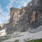 Auf dem Weg zur Schneehöhle am Fuße der Zehnerspitze