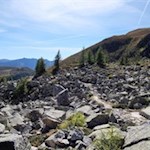 Durch ein Gewirr aus Blocksteinen in Richtung Fane Alm