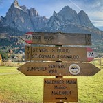 Der Gumperer Weg öffnet malerische Ausblicke auf den Schlern