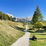 Il percorso si snoda dolcemente da San Cassiano ad Armentarola