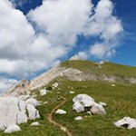 Der grasdurchzogene Südrücken des Pares