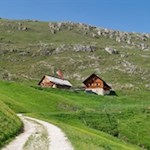 Auf dem breiten Wanderweg zur Medalgeshütte