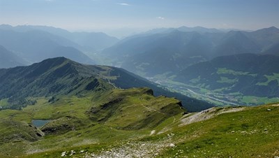 Bereits während des Anstiegs auf die Telfer Weißen öffnen sich traumverlorene Ausblicke