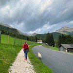 Zuletzt führt der Naturerlebnisweg Zans die Straße entlang