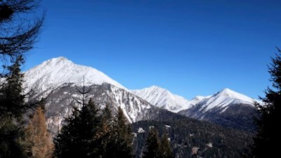 Die schneegeschmückten Gipfel des Gaisjoch, des Fallmetzer und des Gitsch
