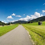 Vor der Kulisse der Sextner Dolomiten nach Toblach