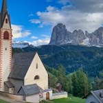 St. Jakob präsentiert sich vor malerischer Kulisse