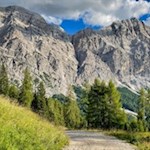 Vor uns erheben sich der Neuner- und Zehnerkofel