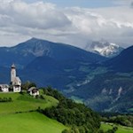 Mittelberg mit der Raschötz und den Geislern im Hintergrund