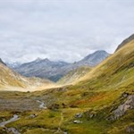 Der Weg führt durch das malerische Röttal