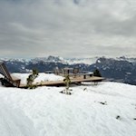 Am-Runden-Tisch-entfaltet-sich-ein-malerisches-Panorama