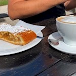 Apfelstrudel der Glatsch Alm