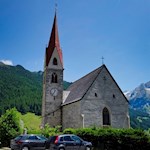 Unsere Wanderung beginnt und endet bei der Dorfkirche in Rein in Taufers