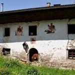 Am Pfunderer Höfeweg trifft man auf geschichtsträchtige Höfe