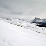 Von der prickelnden Schneeluft umfangen stapfen wir zur Plosehütte