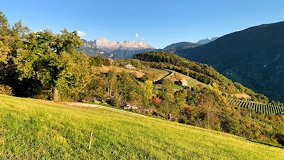 Herbstlich gefärbter Blick auf den Rosengarten