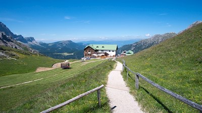 Die idyllisch gelegene Schlüterhütte