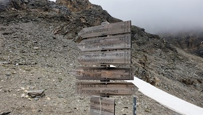 Weggabelung auf dem Rauhtaljoch