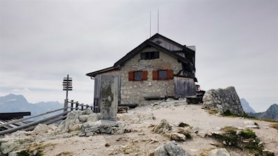 The Nuvolau moutain hut is perched boldly on the summit of the same name