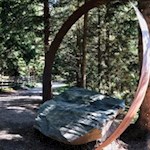 Dieses schlichte und zugleich suggestive Kunstwerk erinnert an die Erschaffung des Himmelsgewölbes