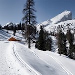 Inmitten einer idyllischen Winterlandschaft liegt die Stolla Alm