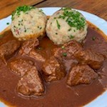 Al Troier Hut vengono serviti piatti tipici altoatesini