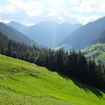 Sanft steigt der Weg zur Busegge Alm an