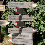 Am südlichen Dorfrand zweigt der Kreuzweg nach Petschied ab